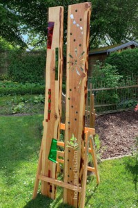 Intarsien mit Mosaikfliesen, Acrylglas, Spiegelscherben und Glasmurmeln Intarsien mit Mosaikfliesen, Acrylglas, Spiegelscherben und Glasmurmeln