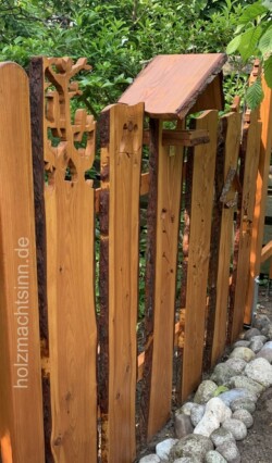 Vogelfutterhaus im Zaun Zaun mit integriertem Vogelfutterhaus